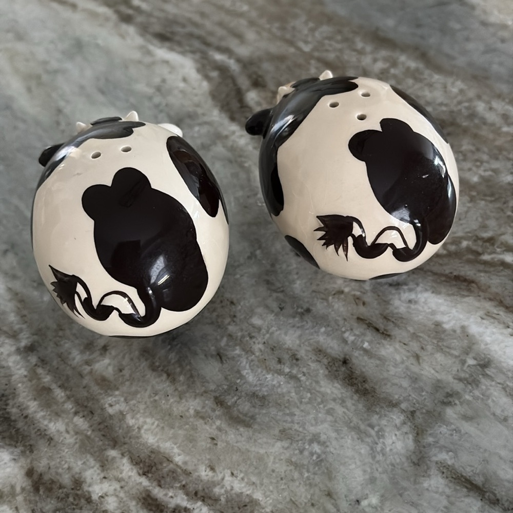 🍄 Cow Whimsical Salt and Pepper Shakers Bonus Bank - Picture 4 of 8